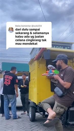 NASI GORENG KEBULI (BABADOLA) on Instagram: "kecuali di kasih gratis baru mendekat ? Hidup cuma sekali pak rugi gak merasakan nasgor kebuli babadola 15 RB uda ada ayam suwir + telor ini 😍 #nasigorengkebulibabadola #kuliner #fyp #nasigoreng #viral #nasgorkebulibabadola #tranding #bisnisanakmuda #jember24jam"