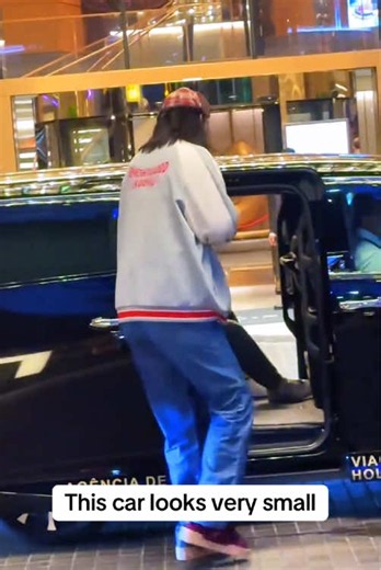 Zhang Ziyu reveals her height for the first time.#basketball #zhangziyu #yaoming #fyp #usa