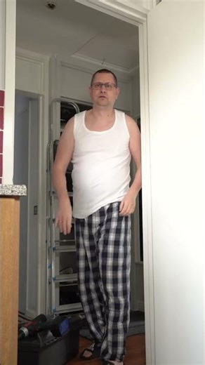 🧺👖💥😵‍💫🔨 #laundrydisaster #marriagehumor #funnyvideos #couplecomedy #marriedlife #funnymoments