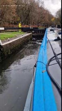 Going up a lock.Narrowboatwill life#narrowboatwill