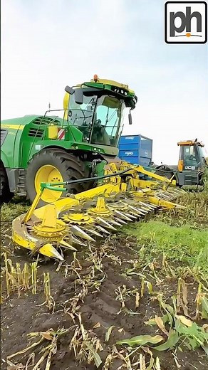 John Deere 9900i Forage Harvester
