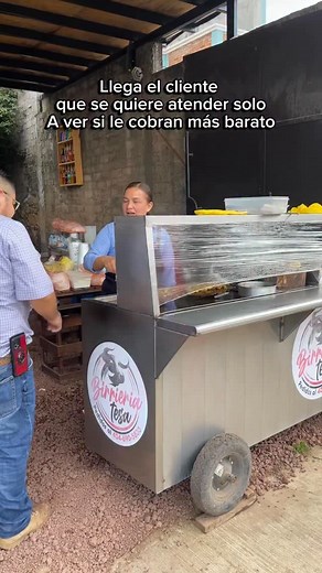 7.7K views · 46 reactions | Llega el cliente que se quiere atender solo a ver si le cobran más barato #clientes #difíciles #comida #birria #parati #michoacan #santaclaradelcobre #viral #humor | TESA Birrieria | Facebook