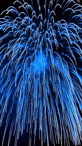 In just 40 seconds, witness the breathtaking beauty of China's fireworks lighting up the night sky like a myriad of lamps, creating a dazzling spectacle that harmonizes with the bustling city lights below! 🎆#firework #ChinaTravel #China | Huanqiu.com