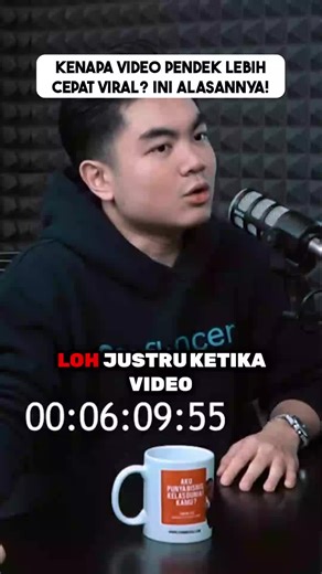 Siapa sangka, ternyata durasi pendek itu *cheat code* buat eksplorasi konten? 🤯 Kreator ini kasih perspektif tajam: saat video panjang butuh seminggu buat *one shot*, video pendek kasih kamu *amunisi* tak terbatas buat uji coba algoritma. Bayangkan beda 'peluru' tes antara 8 kali sebulan versus puluhan kali! Nggak heran kalau yang fokus *Shorts* bisa panen jutaan *followers* secepat itu. Ini dia kunci kenapa *winning content* lebih cepat ketemu di format kilat. #videopendek #algoritmaviral #tip