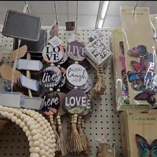 This Dollar Tree Craft Would Make a BEAUTIFUL Hostess Gift! #crafting #diy #homedecor | DIY Beauty On Purpose