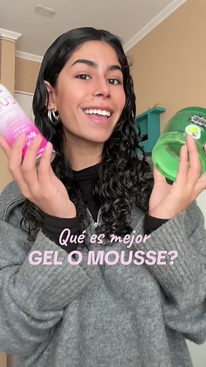 Gel vs Mousse: What's the Best Option for Curly Hair?