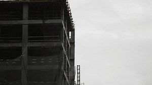 Bâtiment en béton de grande hauteur : vidéo de stock (100 % libre de droit) 3990646569 | Shutterstock