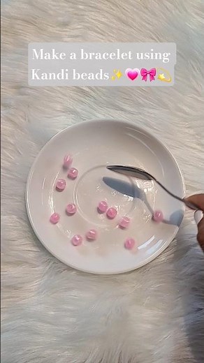 Make a bracelet using Kandi beads✨️💗🎀💫#kandi #beads #fyp #viral #subscribe #pink #white #easy #diy