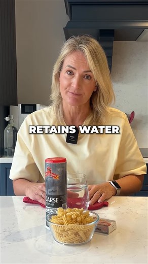 Beatrice Caffrey | Women’s Fitness & Nutrition Coach on Instagram: "I have been posting daily weigh-ins for the last few days and I know that many of you find it helpful to see the daily fluctuations. Here are 10 reasons the scale number goes up and it’s not fat gain 1️⃣ High-carb evening meal: every gram of carbs stores 3-4g of water 2️⃣ Salt-heavy dinner: takeaway, sauces, restaurant meals, cured meats … sodium pulls water into your tissues overnight�3️⃣ Certain medications: NSAIDs, steroids, 