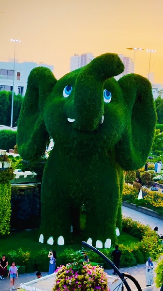 🌺🏰 Dubai's Majestic Blooming Realm | Dubai Miracle Garden 4K Walk #dubai #miraclegarden #wow #dxb