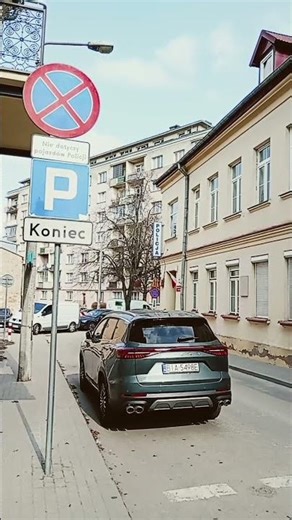 "Does not apply to police vehicles" in front of the Police Station on Waryńskiego Street in Biały...