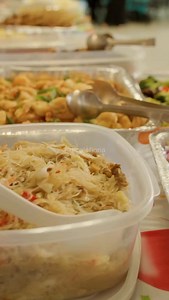 COLLAPSIBLE FOOD CONTAINERS! perfect na perfect pang sharon ng left overs this holiday season! Buy it here: https://s.shopee.ph/9pVulx3mKn #Shopee #holidayseason | LeukaLove