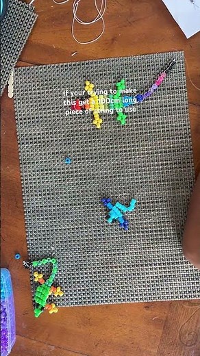 Me make a lizard out of pony beads(slow it down to make it)