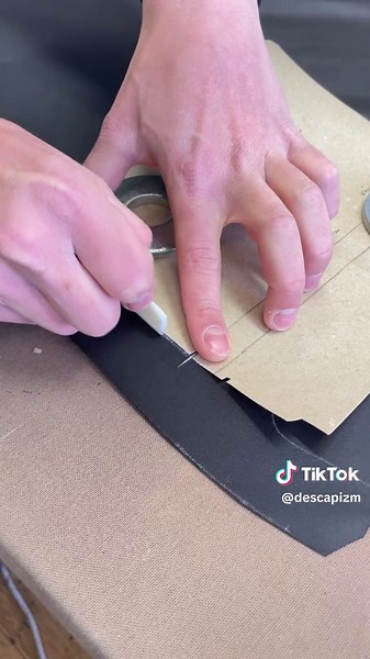 The process of making a small daily bag with woven mesh Made of soft shell fabric with waterproof lining The bag has 3 pockets (2 with zippers 1 a mesh) #sewingtiktok #sewingprocess #smallbag #fashiontiktok