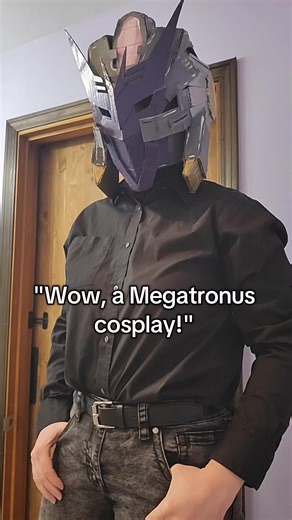 All jokes aside, I dont mind correcting gently - please don't take offense, I always enjoy these encounters/comments, I enjoy people interacting with the fandom :) #transformers #tarn #cosplay #transformerscosplay #megatronus