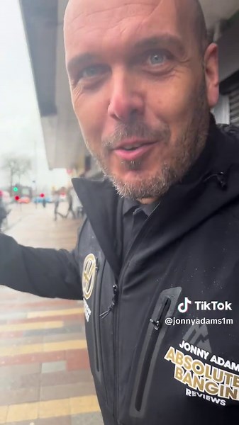 Dance off in a bus stop 😂 #dance #danceoff #busstop #viral #viralvideo