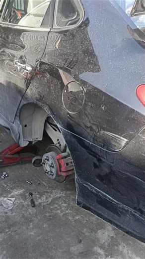 Auto Engineer on Instagram‎: "🚘 Hyundai Avante | 2010 🔧 عطل في نظام ABS السيارة زارت عدة ورشات وكان التشخيص: ❌ لازم تبديل حساس ABS ❌ لكن بعد ما وصلت إلى مركزنا 👇 🔍 وبفحص وتشخيص دقيق: ✔️ تبين أن الحساس الخلفي اليسار سليم ✔️ المشكلة كانت قطع في الشريط (الأسلاك) ✔️ تم إصلاحه باحترافية بدون تبديل الحساس ✅ النتيجة: اختفاء لمبة ABS وعمل النظام بشكل طبيعي 💡 نحن ما منحب نكلّف الزبون قطع غير ضرورية إذا العطل بسيط… منحلّه بدون تبديل قطع 🛠️ مركز Auto Engineer خدمة ذكية… نتائج مضمونة ✅ 📍 دمشق – أول م