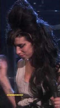 AMYS CHECKING DADS IN AUDIENCE🎤#music#amy#winehouse#queen#backtoblack#legend#camden#london#shorts#a