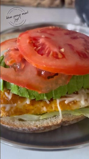 This Egg Cheese Avocado Sandwich is the Perfect Quick Snack! 🥑🥪