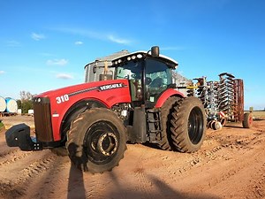 Tillage with the Versatile 310 and the Lemken Rubin