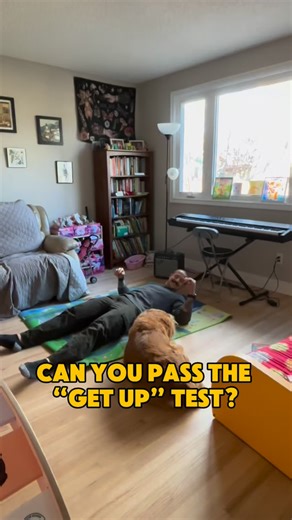 The rules are simple: No hands to get up. That’s it. So can you get off the floor without using your hands? It’s a penal measure of mobility and strength. It should be the baseline, but 🤷🏻‍♂️ here we are. Try it. Your result might be an eye opener. It’s a good measure of your physical state. That and grip strength are both inversely correlated with lowered all cause mortality. Not to mention it helps when you’re wrestling your kids. Follow @wildcoachdylan if you want the keys to going from a t