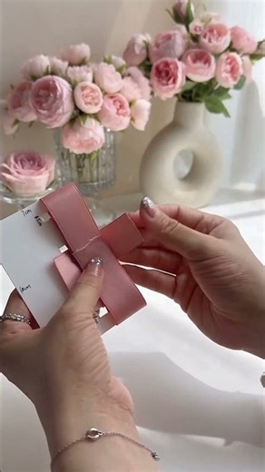 The easiest way to tie a bow for your next gift #giftwrapping #tutorials #ribbon