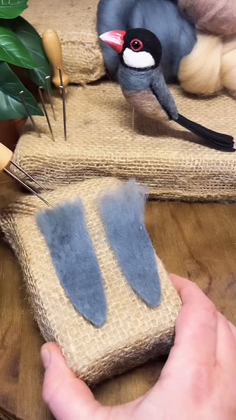 Padda de Java : Création Personnalisée en Laine Feutrée