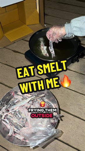 Couldn’t wait to taste them, so we had a late night snacky snack 🐟 #smelt #fishing #khmerfood #cambodianfood #frying