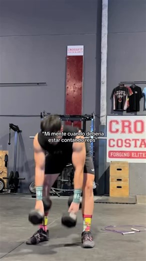 FRAN BAQUERO on Instagram: "Cuando hay muchas reps de comba es fácil q te pase, no? 😂😂 #crossfit #parati #crossfitter #deporte #entrenamiento #competition #fitness #humor"