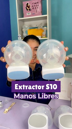 🤩 Extractor de Leche Eléctrico Manos Libres S10 🤩 ofrece una experiencia de extracción de leche materna sin complicaciones y conveniente para las mamás ocupadas . Diseñado con características innovadoras, este dispositivo portátil e inalámbrico te brinda libertad de movimiento mientras te asegura una extracción efectiva y cómoda . Características: . ⭐ 2 Modos de Funcionamiento: Este extractor cuenta con dos modos, masaje y extracción, para imitar el patrón de succión natural de tu bebé. El mod