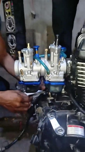Dual Carb Setup on a Motorcycle?! Power Upgrade or Risky Move? #mechaniclife #motorcycle #carburetor