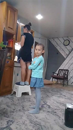 Dining Room Interactions in a Cozy Home