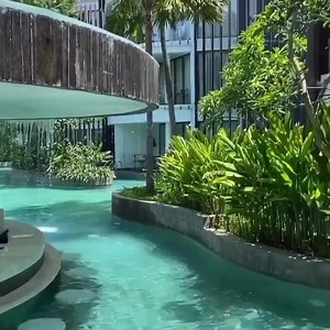The beautiful pool in Bali at the Meridian. for more 👉 https://www.themilliardaire.com/hotels/ | The Milliardaire