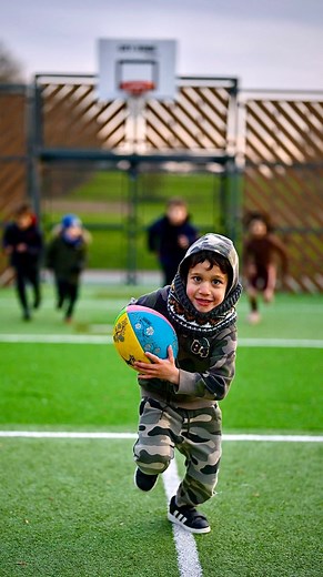 Emilie Fanich on Instagram: "Qui a gagné ? Tout se mérite dans la vie. Elle ne voulait pas laisser boire l’autre en première. Pensez aux autres avants soit, dans certaines situations embelli le cœur ♥️ Là ce n’était clairement pas le cas. Du coup, vu qu’elles voulaient boire toutes les deux en première, une compétition s’est imposé. La gagnante pourra boire avant l’autre.🥇 #familyfanich #instagood #training #family #love"