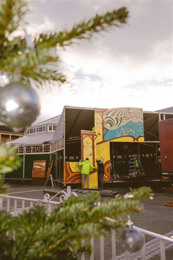 After a record-breaking Christmas Market, attracting 332,551 visitors over the three weekends, we're busy building the Spiegeltent, ready for a packed festive programme with more than 50 shows throughout December! 🎪 From comedy, choirs and classical icons, to superstar DJs, jazz and indie, there’s sure to be something for your Christmas list! See what’s on 👉 thepiecehall.co.uk/culture | The Piece Hall