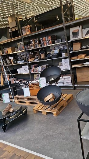 🍖beleef onze BBQ afdeling🍖 Kom naar Intratuin Halsteren voor het beste advies in BBQ's, een ruim assortiment, hoog kwaliteit accessoires en de beste rubs en sauzen. De BBQ afdeling is een complete beleving. Ben je opzoek naar een BBQ of wil jij je BBQ skills nog beter maken? Dan ben je bij ons aan het juiste adres! #Intratuinhalsteren #Kleurrijkeleven #Weber #kesbeke #TheSauce #Frisdrankenfabriek #Ooni #bbqlife #bbqtime | Intratuin Halsteren