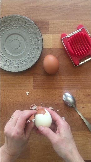 how to peel hard-boiled eggs