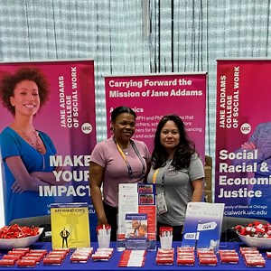 UIC’s MSW program pairs students with faculty advancing real-world social work solutions, providing hands-on experience, mentorship, and the chance to shape social justice in action. | Study College