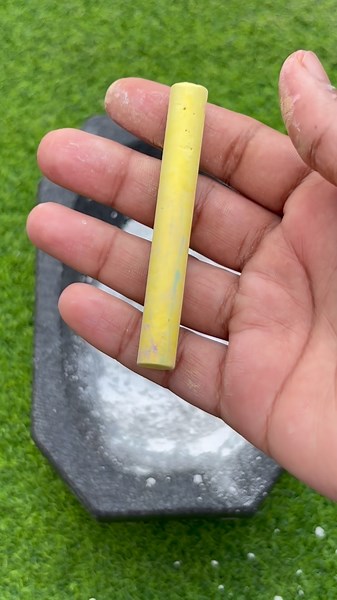 Mixing yellow chalk so satisfying |ASMR 💛