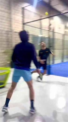 Intense Paddle Game Around a Unique Net