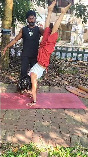 Lady Doing Handstand in Kochi 😳Kerala