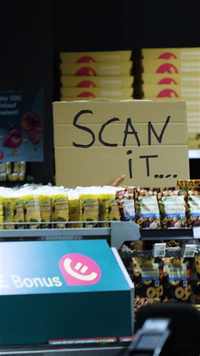 Seit einem Jahr ist die REWE App on 🔥 Jeder Scan zählt – mit REWE Bonus! Sammle Euros bei jedem Einkauf und freu dich über mehr Bonus-Guthaben. #REWE #REWEApp #REWEBonus | REWE