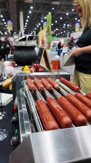 Hello Houston! 👋 The Gulf Coast Food Expo is in full swing, let's take a look at what's going on inside! 🥓🍔🌶🥒 | Ben E. Keith Foods
