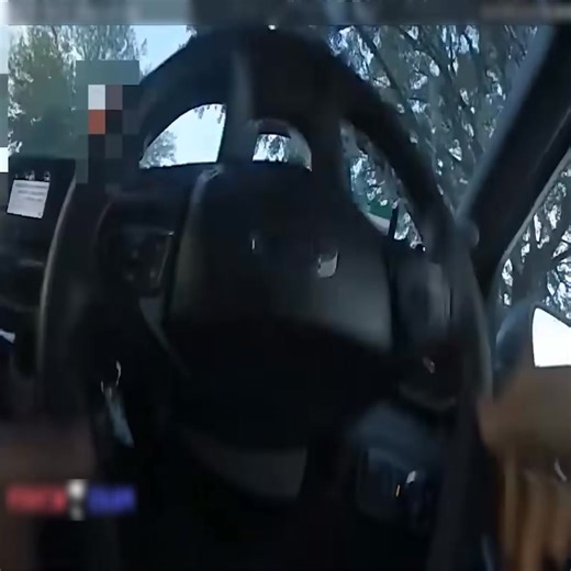 Houston Police Open Fire After Armed Robbery Suspect Points Gun Police body cam and dash cam footage from August 10, 2025, shows Houston officers confronting a 34-year-old suspect tied to multiple aggravated robberies. After a pursuit, the suspect exited his vehicle with two firearms, ignored commands, and pointed a gun at officers—who opened fire, fatally striking him. 👉 Do you think the officers had any other choice in this moment? Share your thoughts in the comments and follow for more real 