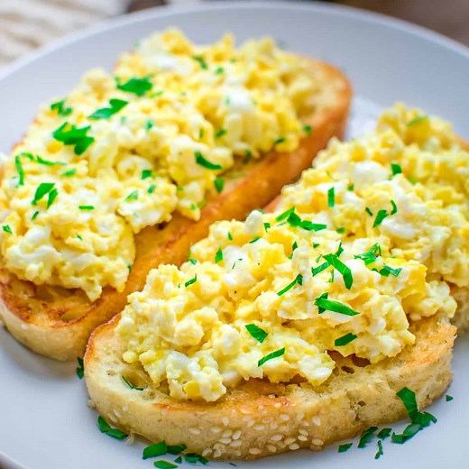The Best Scrambled Egg Toast