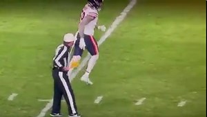 Thoughts on this hip check by the referee? | ChiCitySports.Com