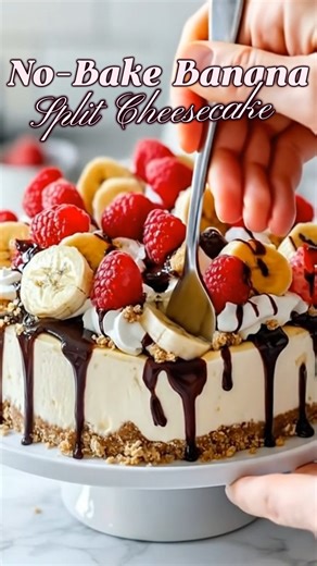 No-Bake Banana Split Cheesecake 🍌🍓🍫 This No-Bake Banana Split Cheesecake is creamy, dreamy, and loaded with all the classic banana split flavors fresh bananas, juicy strawberries, crushed pineapple, fluffy whipped topping, and rich chocolate drizzle over a thick chocolate cookie crust. It’s the ultimate crowd-pleasing, easy dessert that looks bakery-worthy but comes together without ever turning on the oven. Save this No-Bake Banana Split Cheesecake for your next party, and tag a friend who w