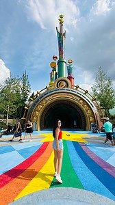 Ya abrió el nuevo parque de Universal en Orlando, Epic Universe! ✨🎢 Esto es lo que necesitas saber Puedes comprar tus entradas directamente en la página oficial de Universal Orlando: universalorlando.com ✨Hospedaje con beneficios Alojarte en hoteles de Universal te brinda ventajas como ✨Helios Grand Hotel: acceso directo a Epic Universe desde el hotel. ✨Terra Luna Resort y Stella Nova Resort: están ubicados muy cerca del parque. ✨Todos los hoteles de Universal ofrecen: Entrada temprana al parqu