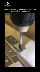 10K views · 34 reactions | How to fix a door hinge #HandyHacks #diy #handyman #HandymanServices #HomeImprovement #lifehacks | Daily DIY Tips | Facebook