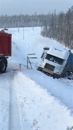 It sits deep 🚛❄️☃️ unknownartist #truckdriver #lkw #camion #bigrig #hgv #lorry #driver #fahrer #job